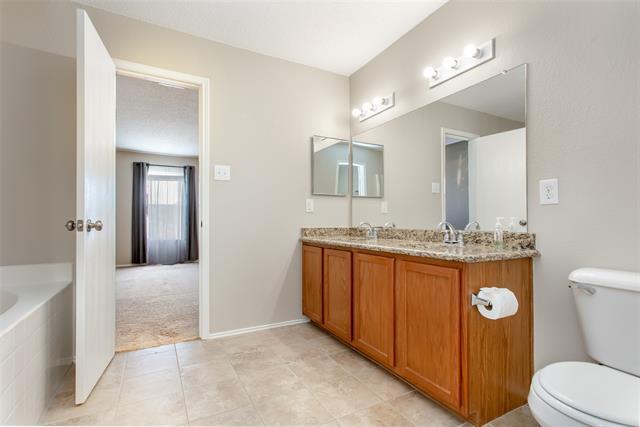 Building Photo - 2700 Peach Dr
