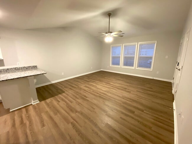 Building Photo - 810 Discovery Cove