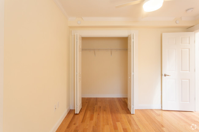 1BR, 1BA - The Chestnut Hill