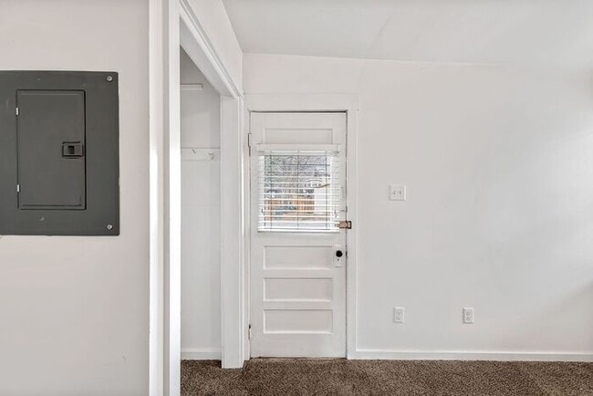 Building Photo - Charming Downtown 1-Bedroom in Historic Victorian Building