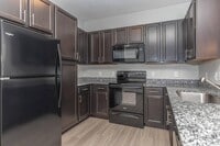 Building Photo - Move In Now & Enjoy 1 Month Free!