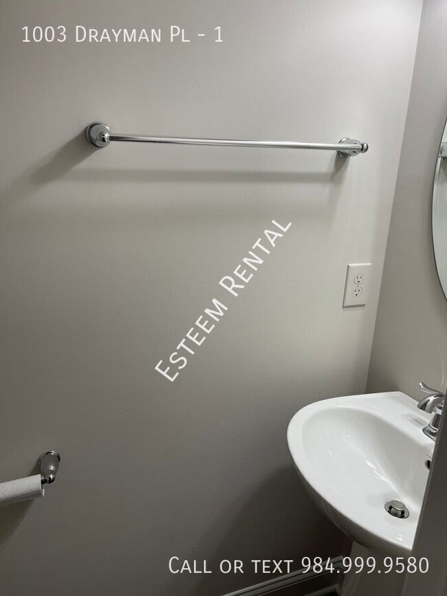 Building Photo - 1003 Drayman Pl