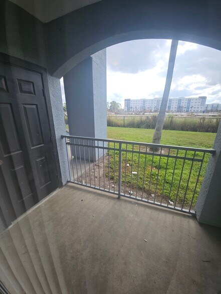 Building Photo - 3726 Palm Desert Ln