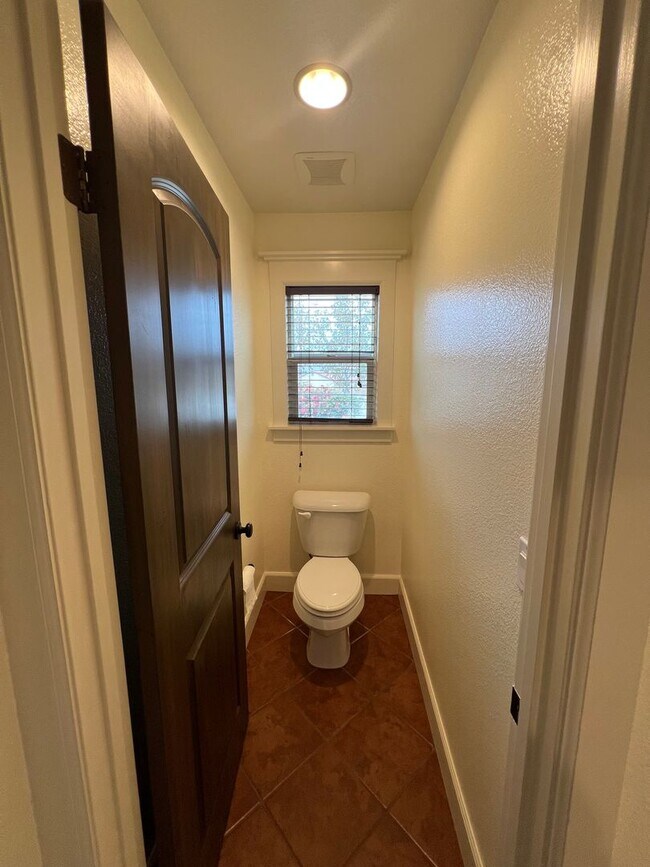 Building Photo - 14816 Huckleberry Dr