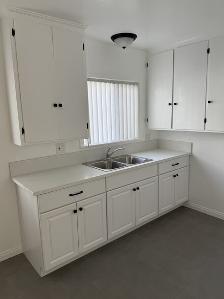 Kitchen - 6314 1/2 Overhill Dr