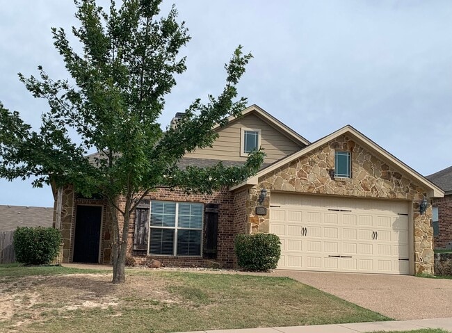 Single Family Home: 4 bedroom, 2 bath - Single Family Home:  4 bedroom, 2 bath