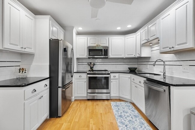 Building Photo - 84 Walpole St