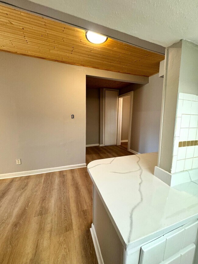 Building Photo - 34 Arenta St