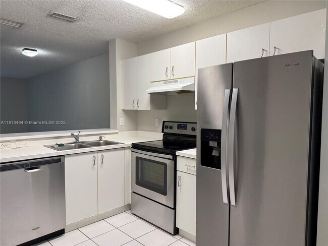 Building Photo - 17432 SW 140th Ct
