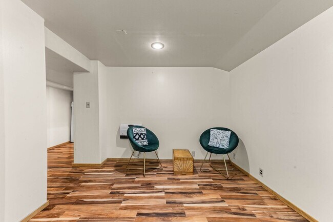 Building Photo - Charming 1-Bedroom Basement Apartment in the Heart of Tacoma – Furnished Option Available!
