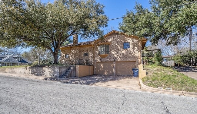 Building Photo - 1407 Key St