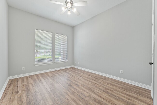 Building Photo - 1221 Torchwood Dr