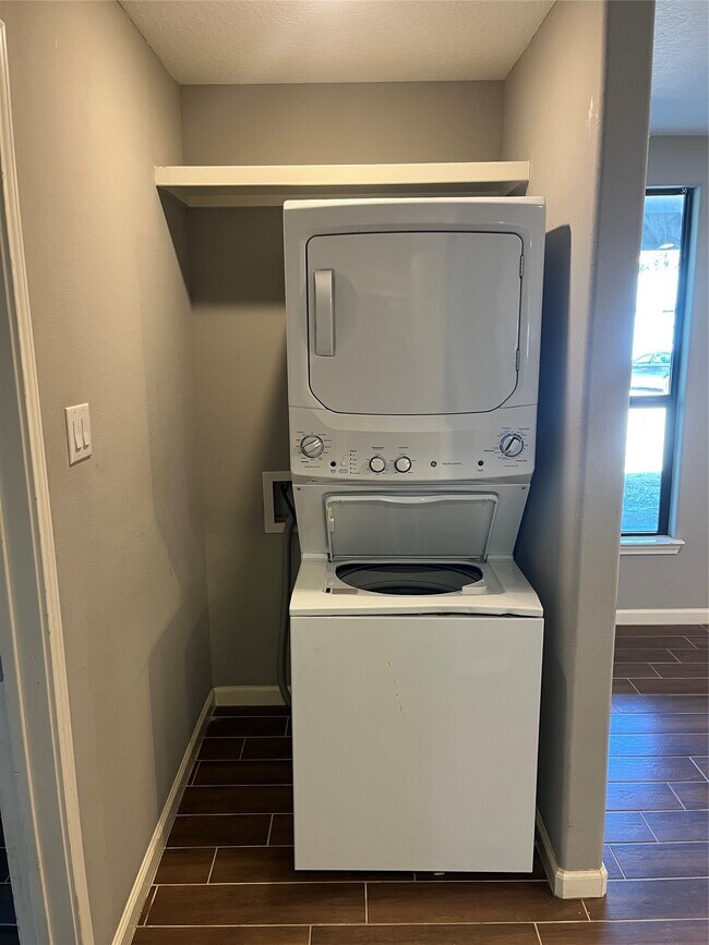 Building Photo - 18222 Bonnie Alice Dr