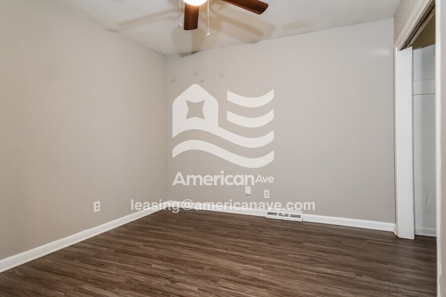 Building Photo - 537 Hemingway St