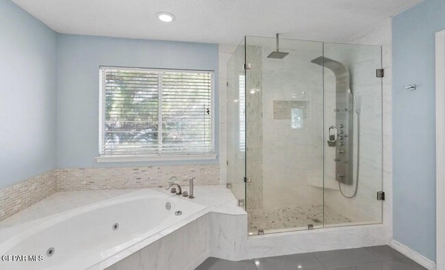 Building Photo - 684 Moondale Dr