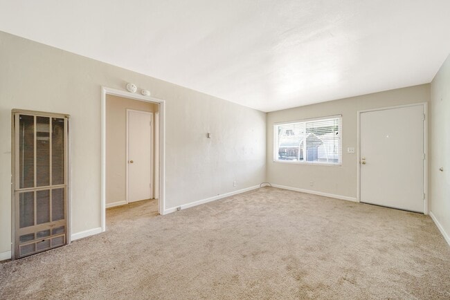 Building Photo - East Palo Alto Duplex for Rent - $3,000/mo