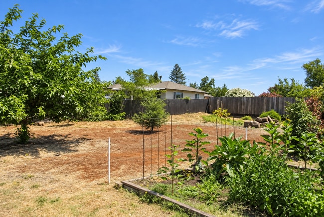 Building Photo - 435 Apple Ln