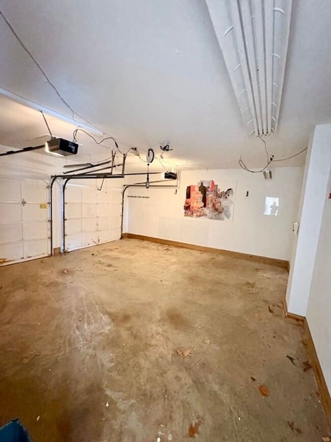 Building Photo - 6825 Spring Beauty Ct