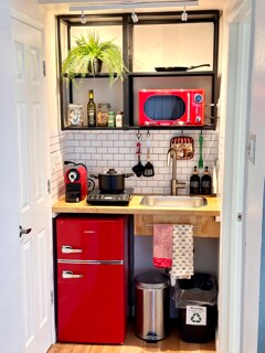 Induction cooktop and pots - 26036 Clover Rd