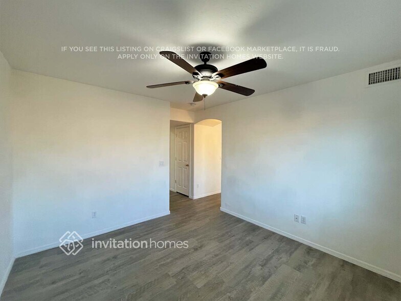 Building Photo - 13842 W Keim Dr