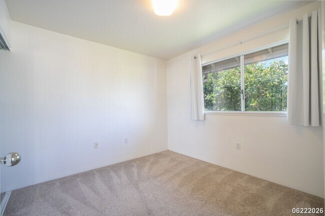 Building Photo - Available now!  3-bedroom, 2-bath, 2 parking Townhome in Mililani Mauka