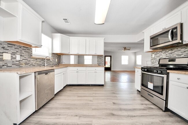 Building Photo - 7504 Elm St