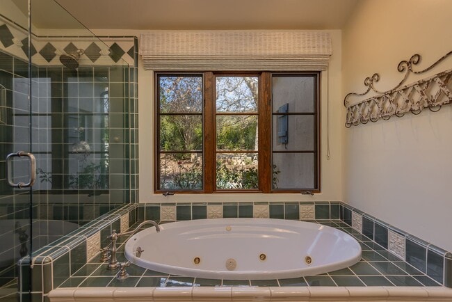 Building Photo - Outdoor Oasis