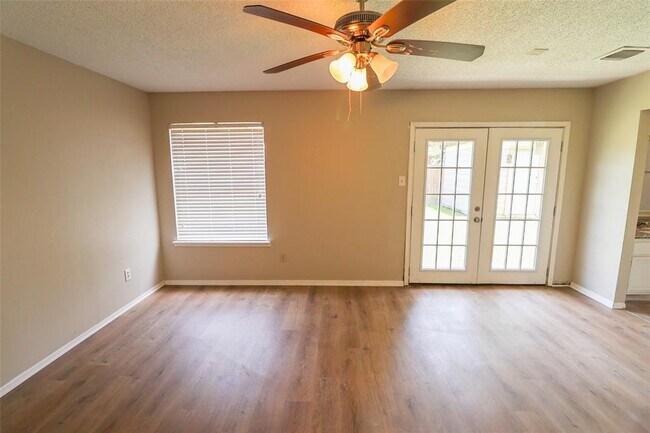 Building Photo - 1546 Ridgebriar Dr