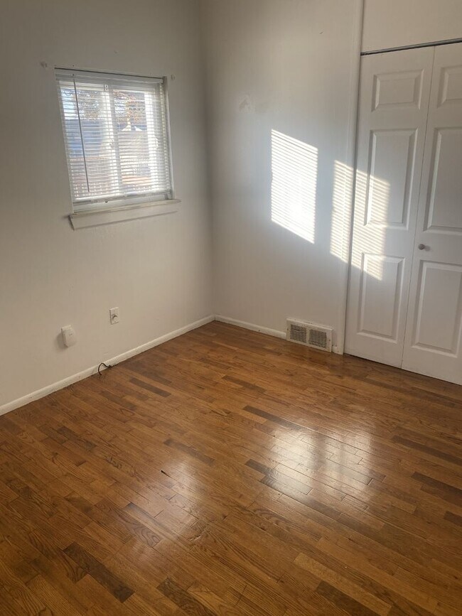 Building Photo - Cute with open floor plan, 3 bedroom, 1 ba...