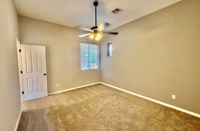 Building Photo - 5916 W Fetlock Trail