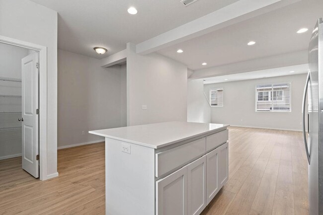 Building Photo - Sparkling clean newer 4-bdrm/3.5-bath townhome. 2-car garage, near Forest Park, $500 move-in special