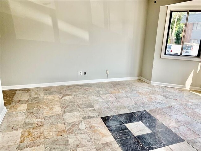 Building Photo - 145 Northwood Dr