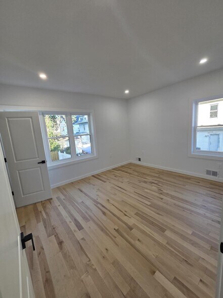Building Photo - 9 Voorhees St