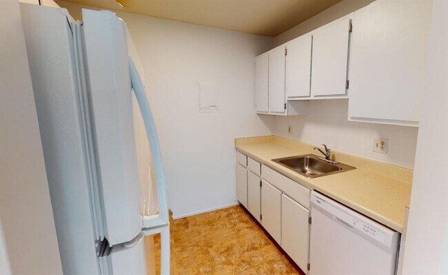 Building Photo - 2120 Pauline Blvd