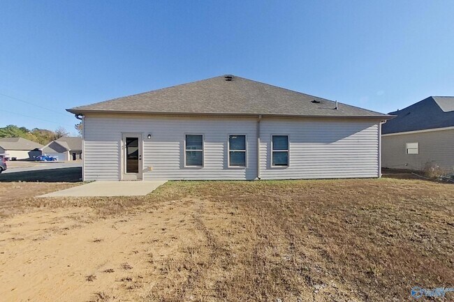 Building Photo - 204 White Oak Cir