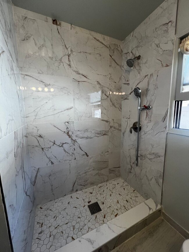 Building Photo - 3 Bedroom 1 Bath House for Rent in Fullerton with a 2 Car Garage