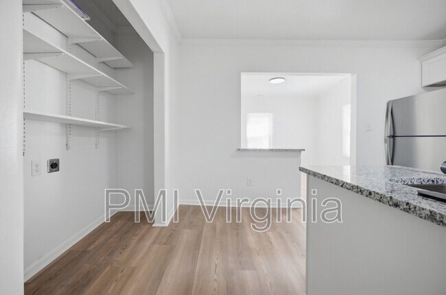 Building Photo - 742 Mt Vernon Ave