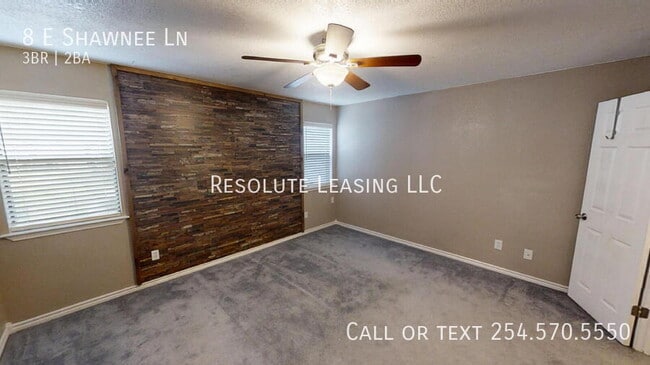 Building Photo - 8 E Shawnee Ln