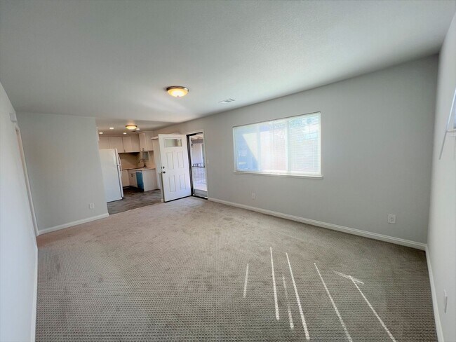 Building Photo - 1612 Mendenhall Dr