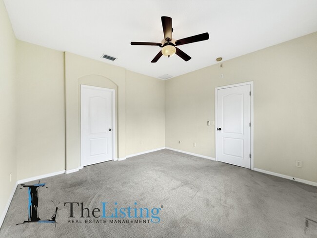 Building Photo - 7411 Surrey Wood Ln