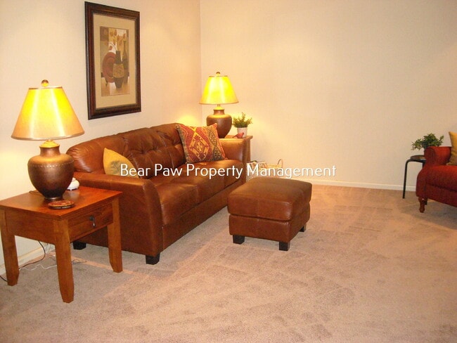 Building Photo - "Spacious 4-Bedroom Townhouse Retreat with 4 Full Baths in Scenic Evergreen!"
