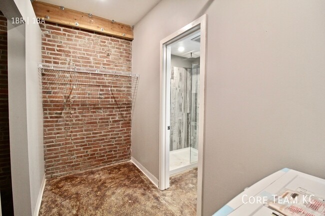 Building Photo - 1223 Union Ave