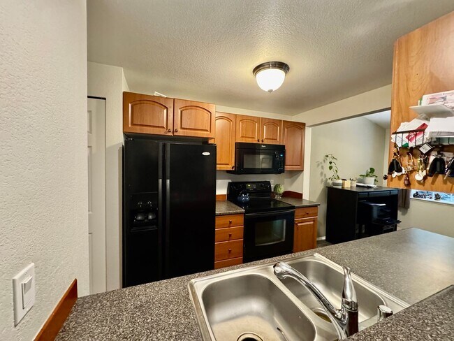 Building Photo - Mill Creek - Country Club Condo