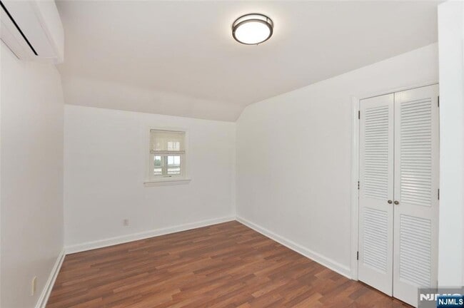 Building Photo - 3-11 Lyons Avenue Unit 1X