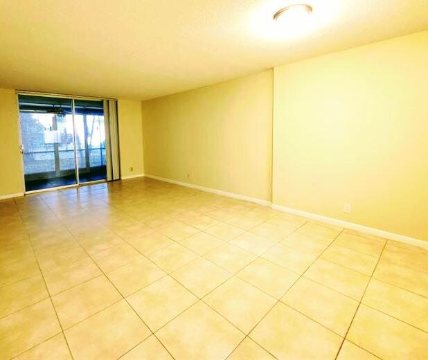 Building Photo - 300 NE 12th Ave