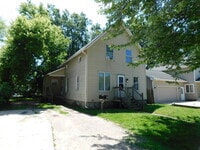 Building Photo - Private Entry Lower Unit of Duplex near Water