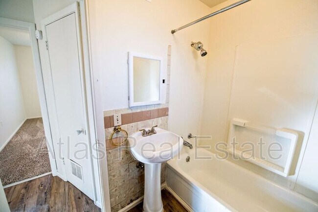 Building Photo - 891 Egbert St