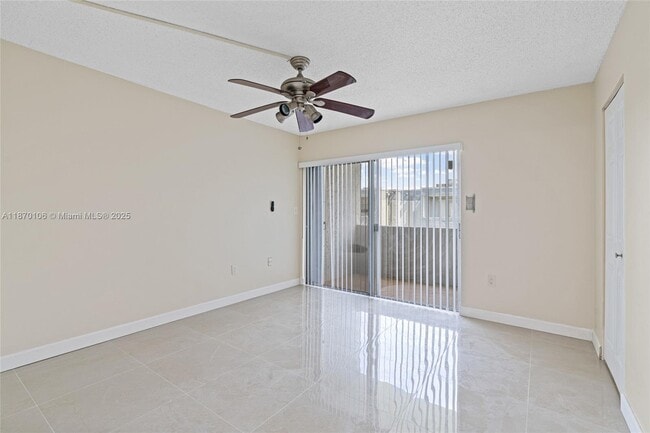 Building Photo - 9365 Fontainebleau Blvd