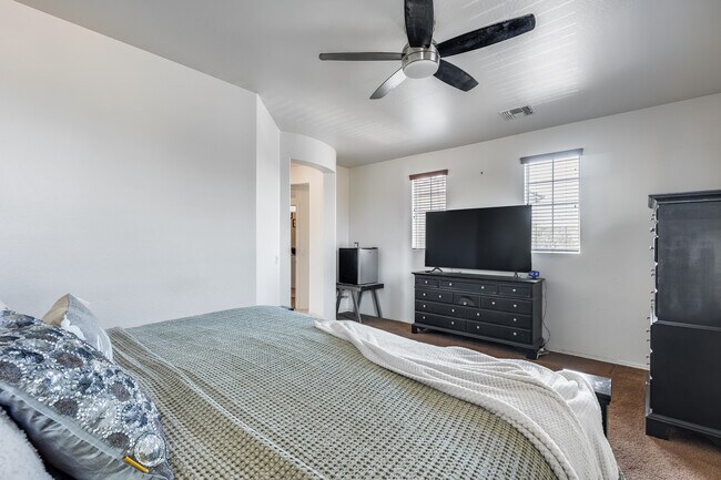 Building Photo - 11956 W Fillmore St