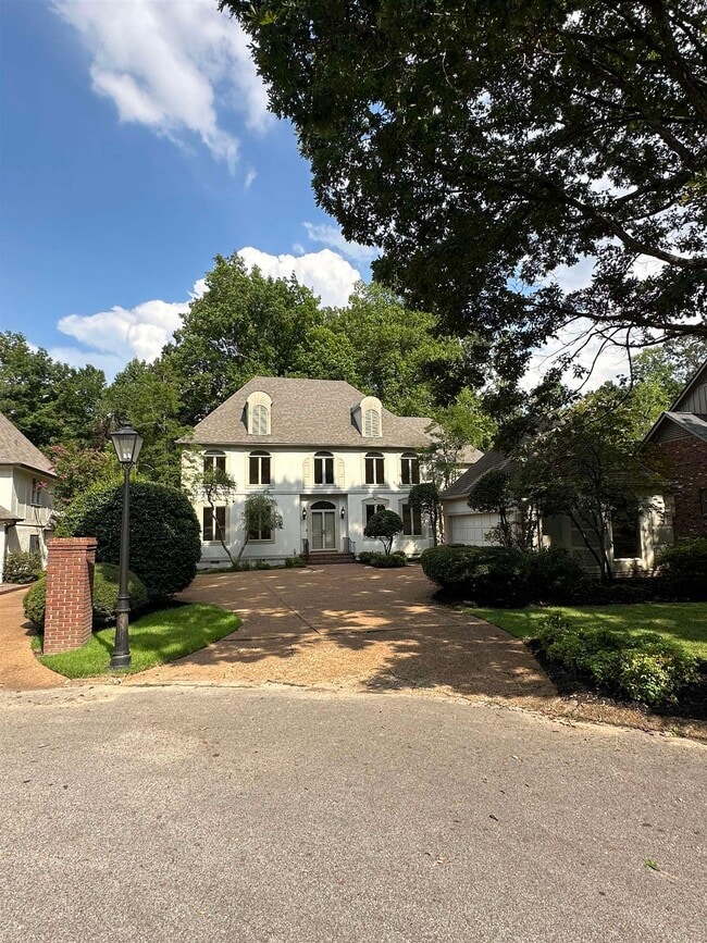 Building Photo - 320 River Oaks Rd N